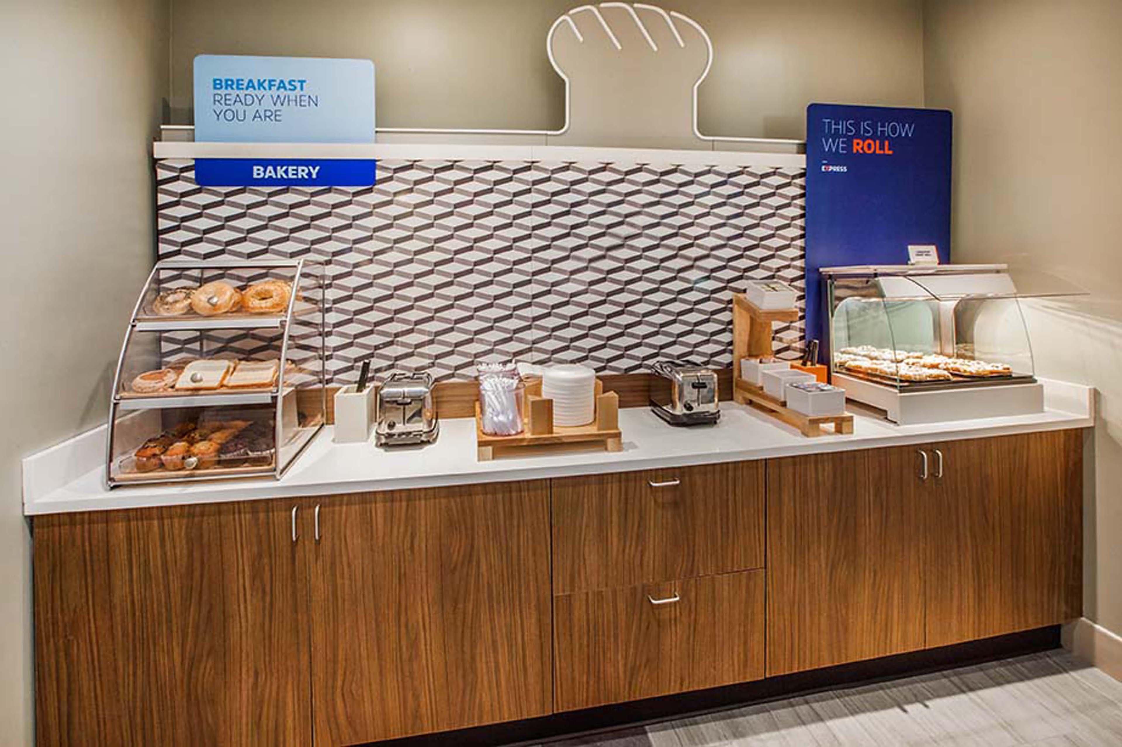 Holiday Inn Express & Suites Midland Loop 250 By Ihg Bagian luar foto